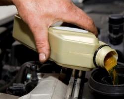 Какое моторное масло лучше всего заливать в двигатель ВАЗ?